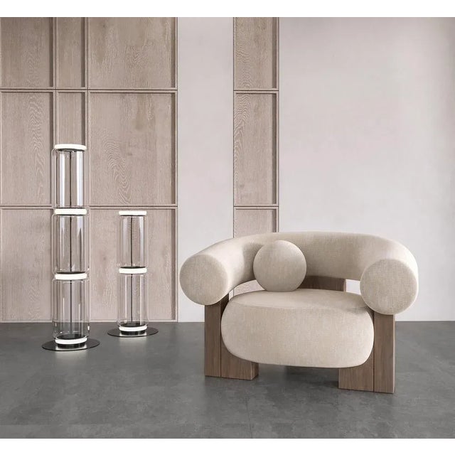 Underpinned by a minimalist and sophistication aesthetic of clean lines.