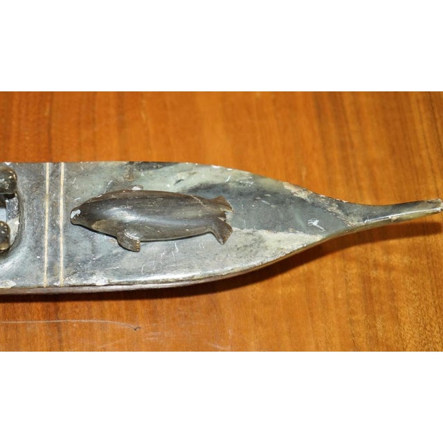 Fine Alex Patsauq 1917 Signed Serial Number Inuit Eskimo Soapstone Kayak Carving For Sale - Image 6 of 18