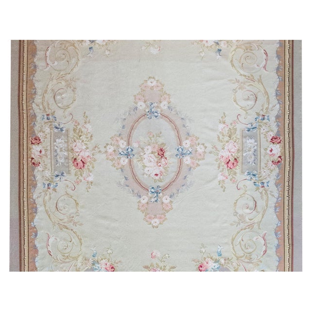 This late 20th-century hand-woven Indian rug beautifully reinterprets the storied elegance of French Aubusson carpets. At...