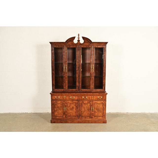 Thomasville Georgian Carved Mahogany Lighted Breakfront Bookcase or Dining Cabinet For Sale - Image 16 of 16