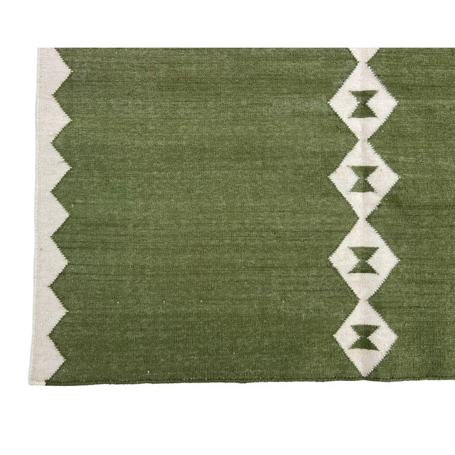 Handmade New Zealand Wool Dhurrie, Olive Green and White Diamond Rug- 4'x6' For Sale - Image 9 of 15