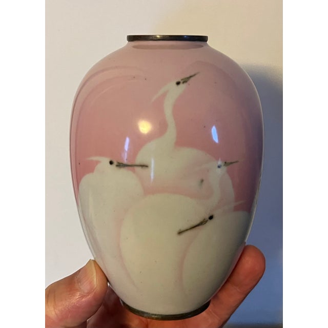 Metal Antique 19th Century Japanese Meiji Wireless Cloisonne Bird Vase Decorated With Egrets or Cranes in Pink and White Enamels For Sale - Image 7 of 16