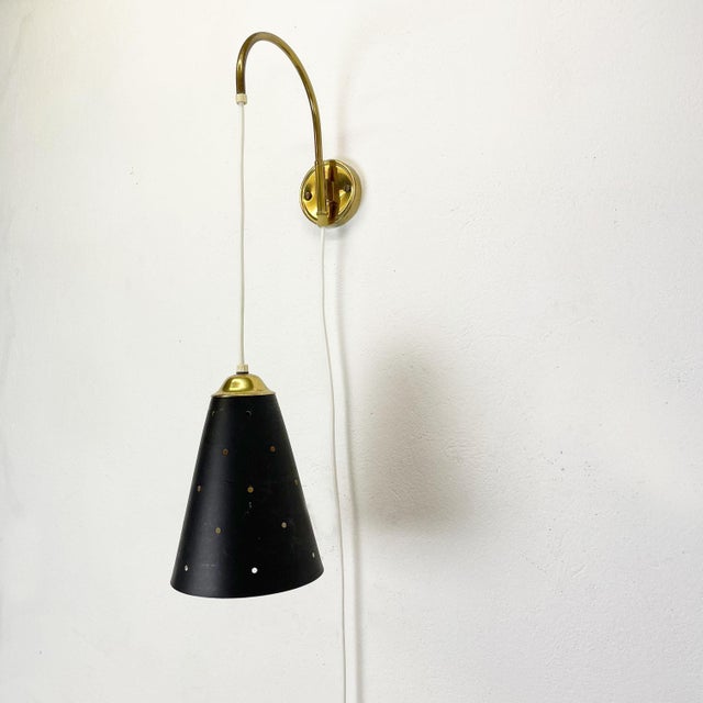 Contemporary Minimalist Adjustable Brass Wall Hanging Light, Italy, 1960s For Sale - Image 3 of 18