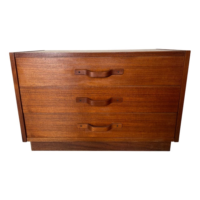 Vintage Chest of Drawers in Teak For Sale