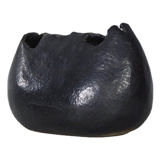 Sculptural Vase in Black Ceramic by Keiko Yoshida, 1970s For Sale