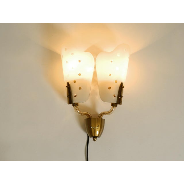 1950s Large Mid-Century Modern Wall Lamp in Brass and Glass, 1950s For Sale - Image 5 of 17