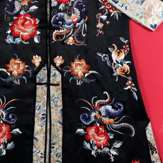 Large Framed Stunning Antique Chinese Embroidered Robe Qing Dynasty For Sale In Atlanta - Image 6 of 12