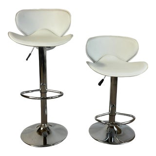 1980s Modern Italian Leather and Chrome Counter to Bar Height Stools - a Pair. For Sale