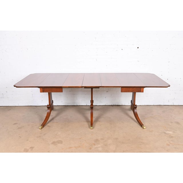 English Drexel Georgian Mahogany Triple Pedestal Extension Dining Table, Newly Refinished For Sale - Image 3 of 13