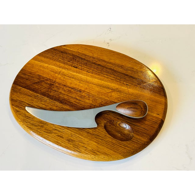 Dansk Vintage Dansk Teak Cheese Board & Knife Set – Mid-Century Modern Danish Design by Vivianna Torun For Sale - Image 4 of 9