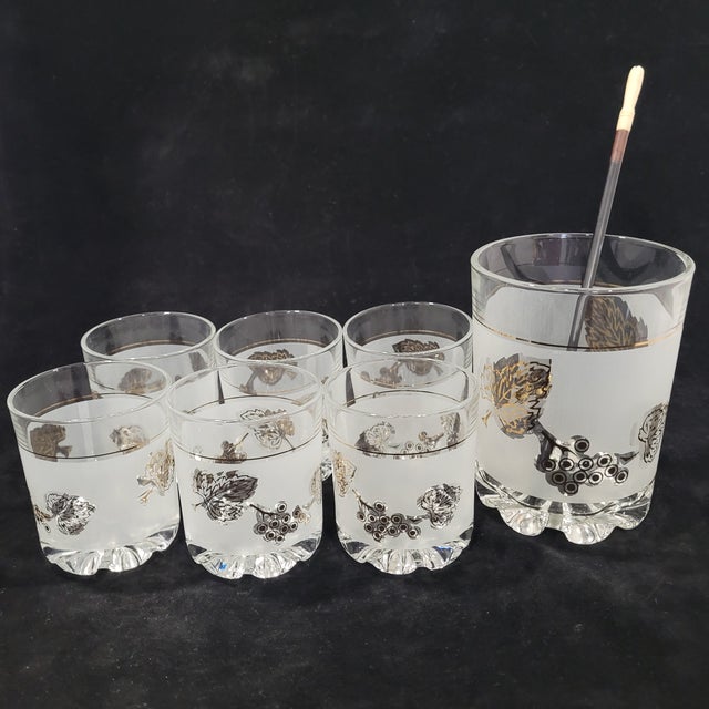 Elevate your style with this vintage Italian Cerve DeValbor Cocktail Set. The frosted tumblers and their matching mixing...
