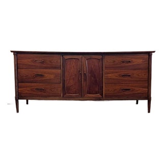 1960s Mid-Century Modern Lane Nine Drawer Lowboy Dresser. Vintage McM. For Sale