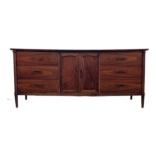 1960s Mid-Century Modern Lane Nine Drawer Lowboy Dresser. Vintage McM. For Sale