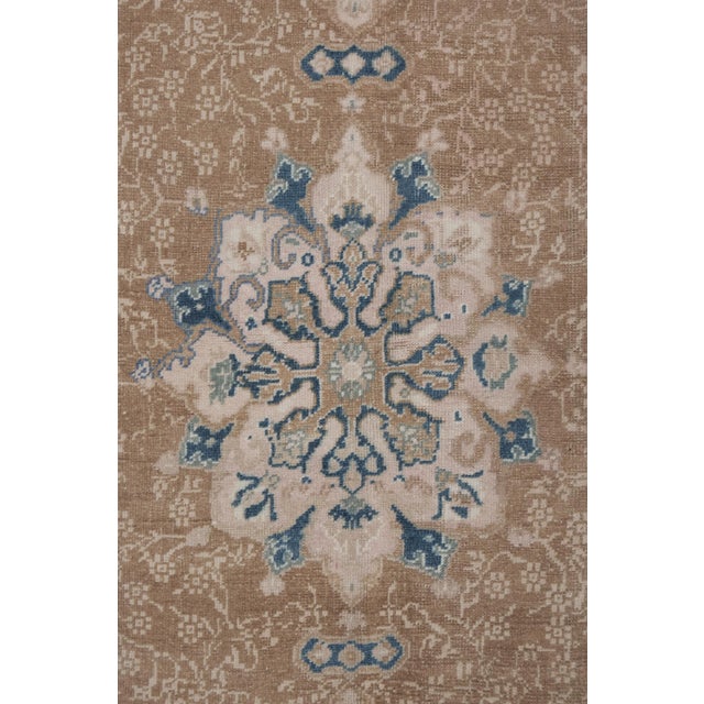 Mid-Century Modern Vintage Tan Wool Anatolian Karapinar Rug 4'9" X 7'11" For Sale - Image 3 of 13