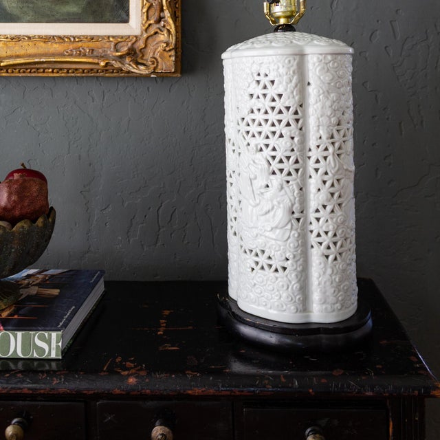 1960s Pierced Porcelain Blanc De Chine Quatrefoil Lamp on Black Base For Sale - Image 15 of 18