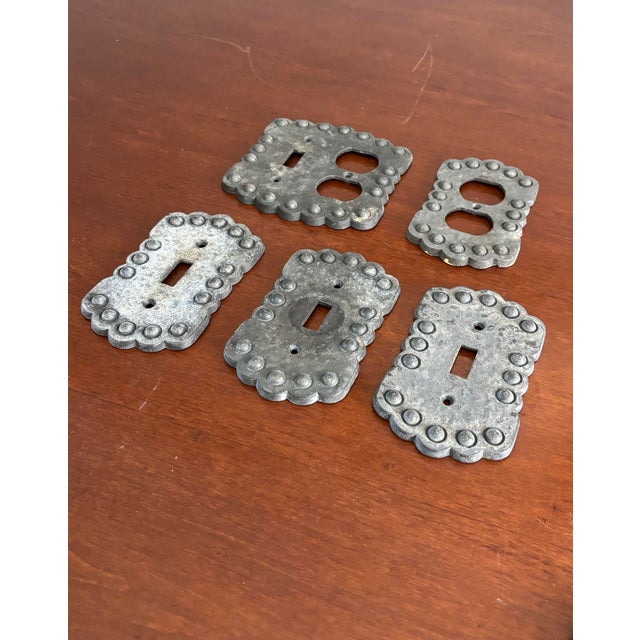 Vintage 1960s Metal Light Switch Plates With Bubble Motif – Set of 5 For Sale In Miami - Image 6 of 7