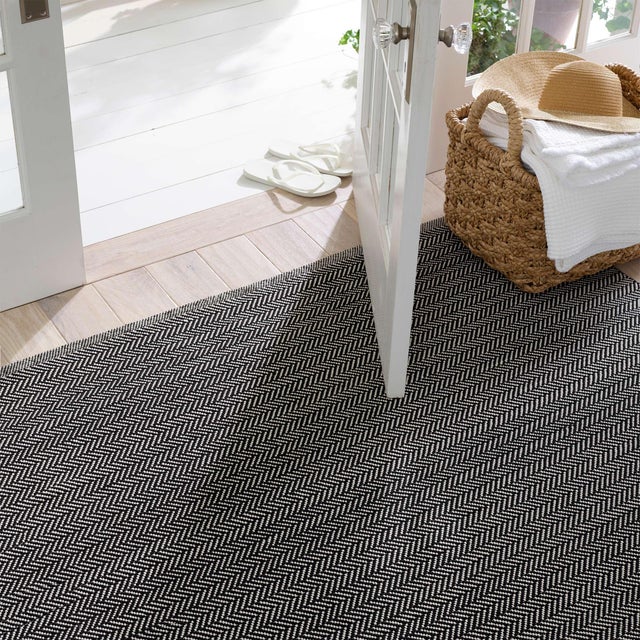 Dash & Albert Dash & Albert by Annie Selke Herringbone Black/Ivory Indoor/Outdoor Rug, 4' x 6' For Sale - Image 4 of 6