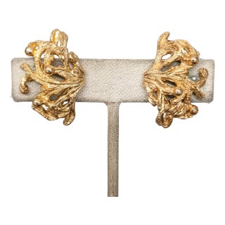 Vintage 1970s Signed Napier Goldtone Coral Clip Earrings-2 Pieces For Sale