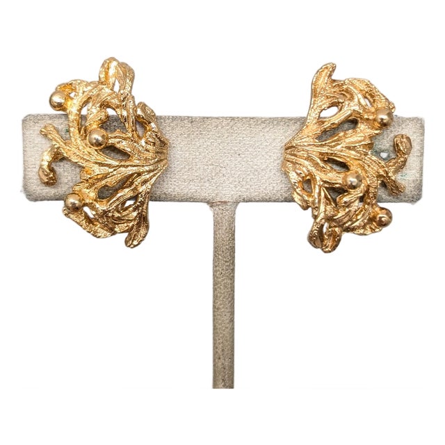 Vintage 1970s Signed Napier Goldtone Coral Clip Earrings-2 Pieces For Sale