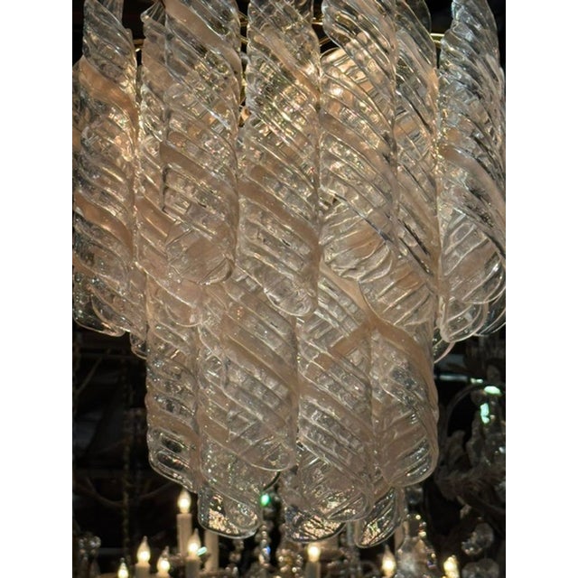 Late 20th Century Vintage Murano Clear and Blush Spiral Chandelier For Sale - Image 5 of 6