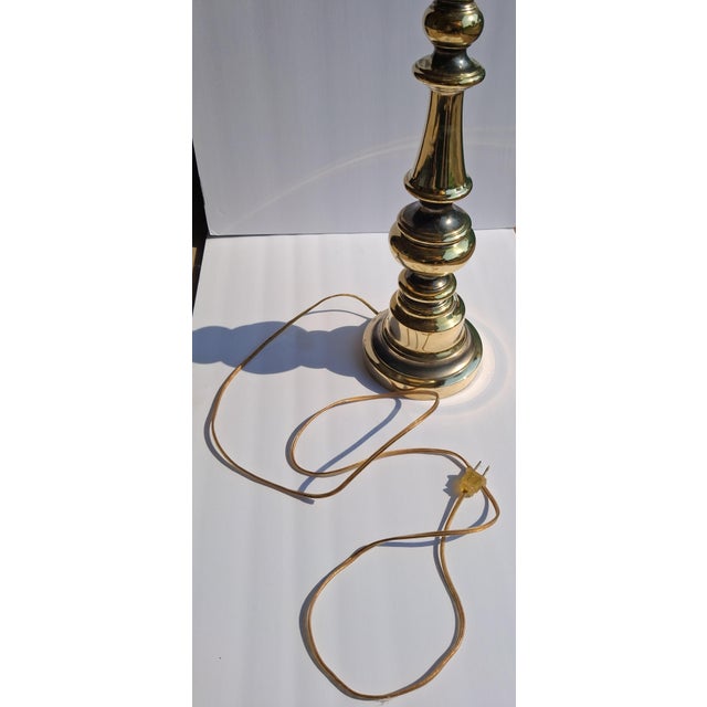 Hollywood Regency Vintage Stiffel Hollywood Regency Brass Table Lamp (1960s/1970s) For Sale - Image 3 of 6
