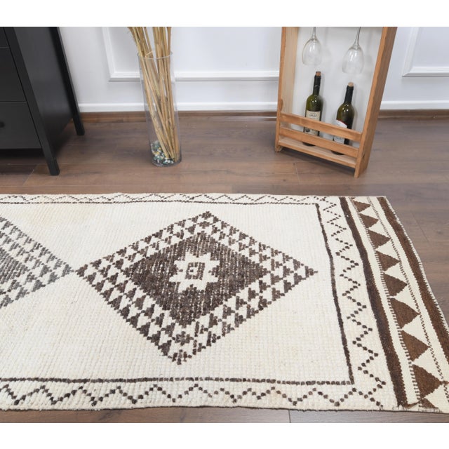 White Vintage Turkish Oushak Handmade Wool Cotton White Runner Rug For Sale - Image 8 of 10