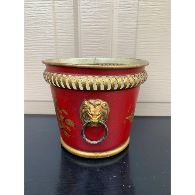 French Red & Gold Tole Cachepot With Lion Head Handles and Pierced Gallery Rim For Sale - Image 4 of 8