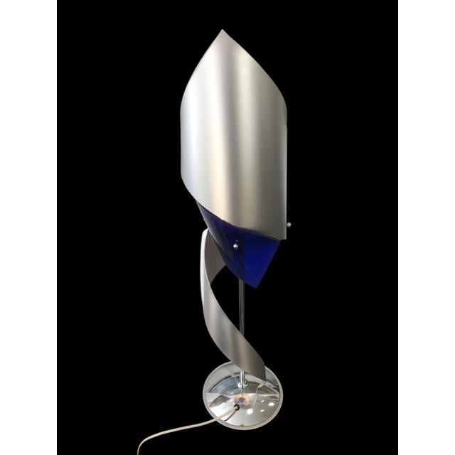 Postmodern Postmodern Sculptural Table Lamp in Blue Glass attributed to Peter Greenwood, 1989 For Sale - Image 3 of 7