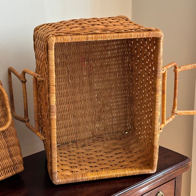 Mid-20th Century Vintage Natural Woven Wicker Utility Basket For Sale - Image 11 of 12