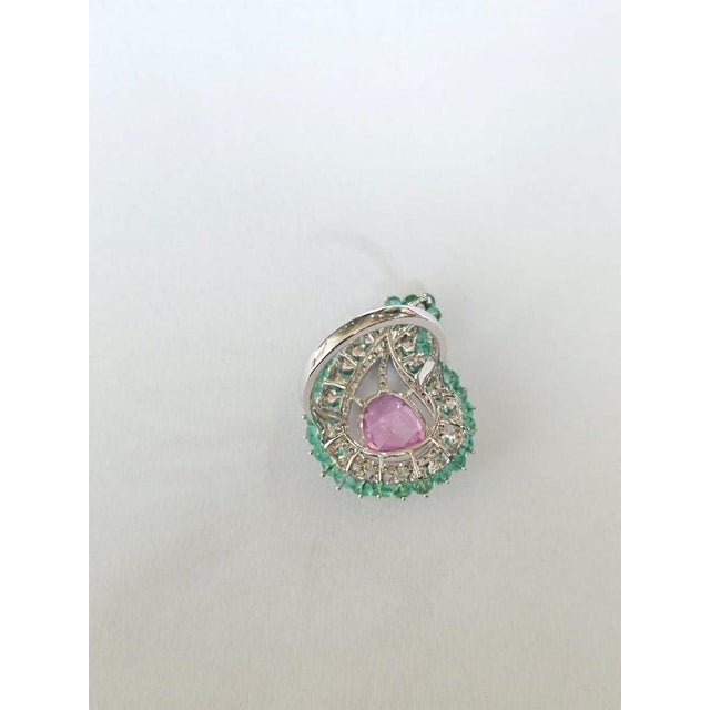 Modern Set in 18k White Gold, Emeralds, Ceylon Pink Sapphire & Diamonds Cocktail Ring, Us 6.5 For Sale - Image 3 of 11