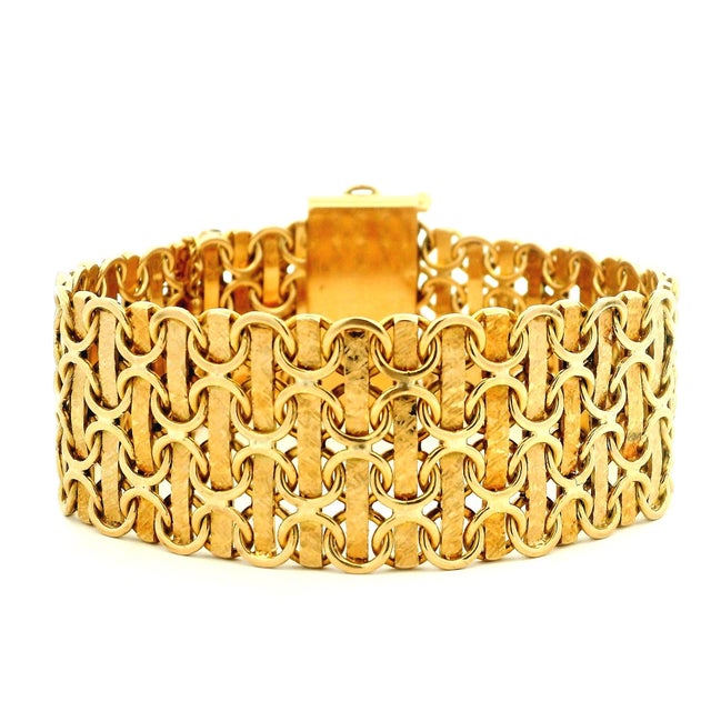 1970s Vintage Italian 18k Gold Wide Openwork Link Bracelet, 72.9 Grams For Sale - Image 5 of 15