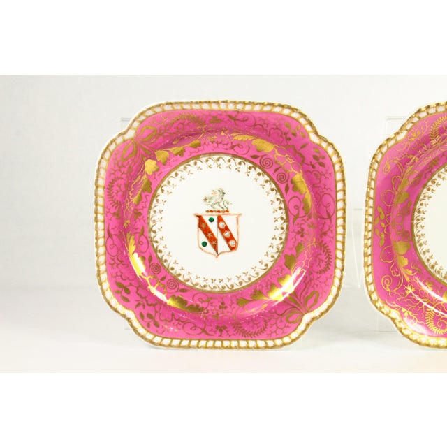 Traditional Early 1800's Spode Felspar Porcelain Pair of Armorial Cabinet Plates Welman Crest For Sale - Image 3 of 18
