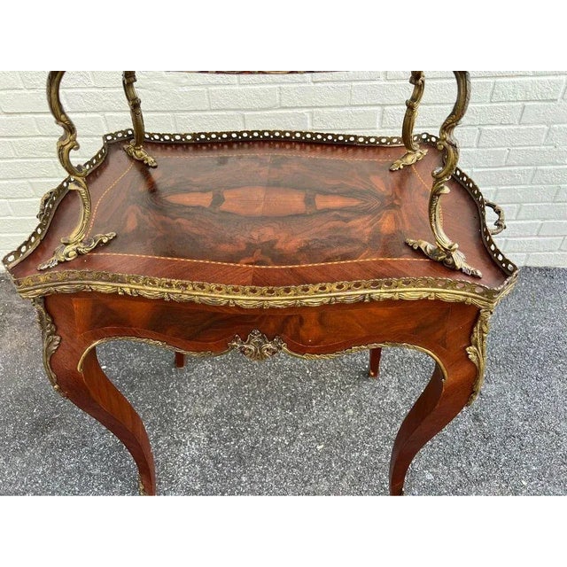 Early 20th Century French Provincial Style Two Tier Brass Kingwood Inlaid Occasional Table. For Sale In Washington DC - Image 6 of 10