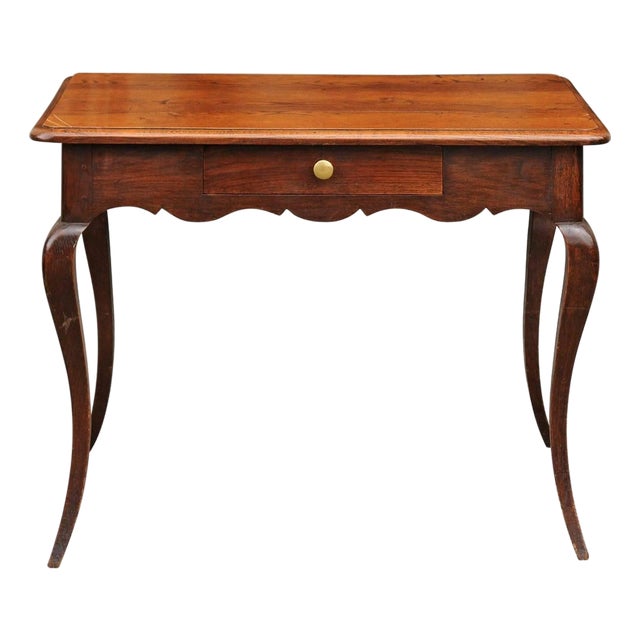 French, 1820s Louis XV Style Oak Side Table with Single Drawer and Cabriole Legs For Sale