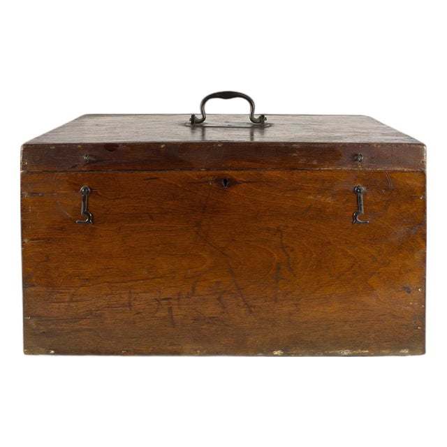 Early 20th Century Antique English Oak Lidded Storage Box With Green Baize Lining For Sale