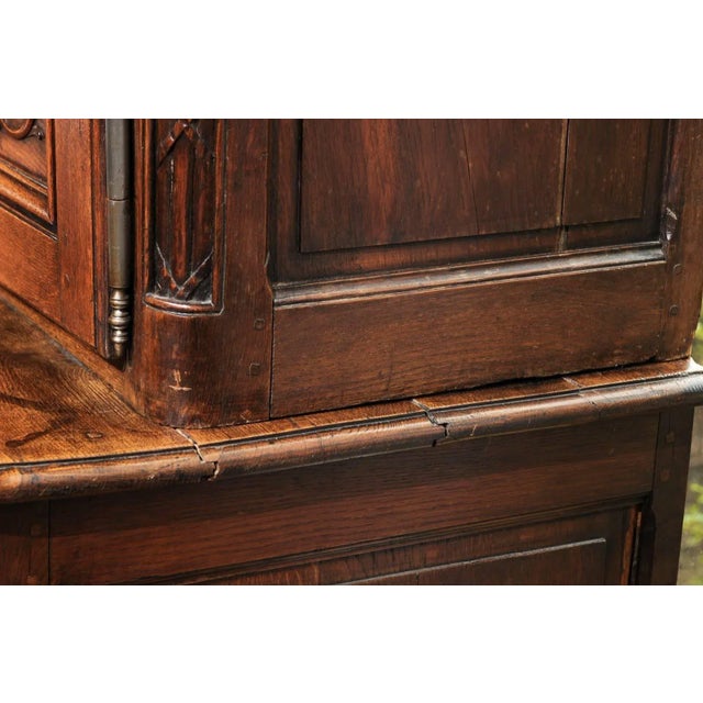 Early 19th Century French 1810s Carved Oak Buffet à Deux-Corps from the Picardie Region of France For Sale - Image 5 of 11
