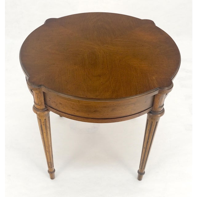 Brown Heritage Henredon Round Fruitwood Lamp Side Table on Tapered Legs MINT For Sale - Image 8 of 13