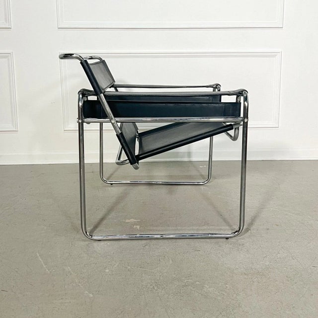 Marcel Breuer Mid 20th Century Bauhaus Design Chrome and Leather Wassily Chair For Sale - Image 4 of 9