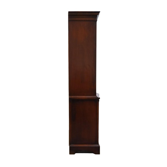 Bernhardt Furniture Solid Mahogany Traditional Duncan Phyfe Style 44" China Cabinet For Sale - Image 13 of 16
