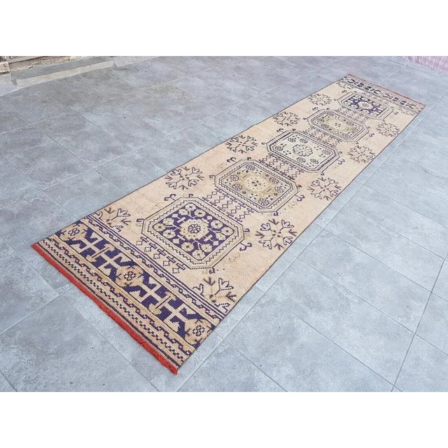 Oushak Runner Rug, 1960 For Sale - Image 11 of 11