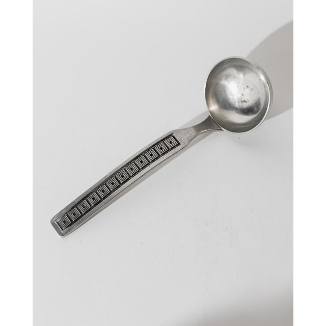 Vintage Art Deco Style Pewter Cocktail Shaker with Strainer Lid and Ice Bucket with Scoop, Set of 3 For Sale - Image 4 of 13