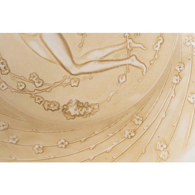 Une Figurine et Fleurs Plate by René Lalique, 1920s For Sale - Image 3 of 5
