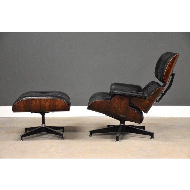 Mid-Century Modern Charles and Ray Eames Herman Miller Rosewood Lounge Chair and Ottoman For Sale - Image 3 of 12