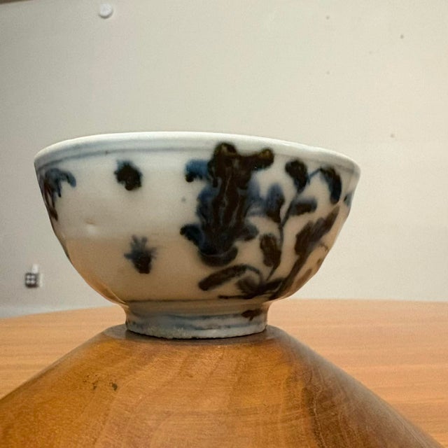 Qing Dynasty Antique Chinese Blue and White Porcelain Tea Bowl For Sale - Image 10 of 14