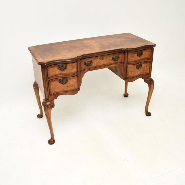 A superb antique figured walnut Queen Anne style desk. This was made in England, it dates from around the 1900-1910...