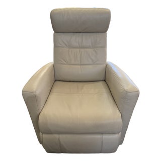 Scandinavian Design Norrell Lift Power Leather Recliner, Large For Sale