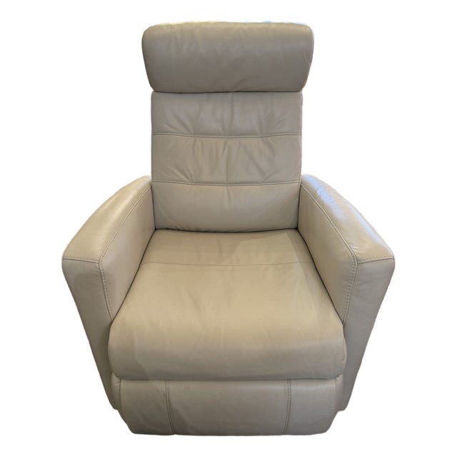 Scandinavian Design Norrell Lift Power Leather Recliner, Large For Sale