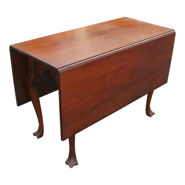 18th Century Pennsylvania Walnut Drop Leaf Table For Sale