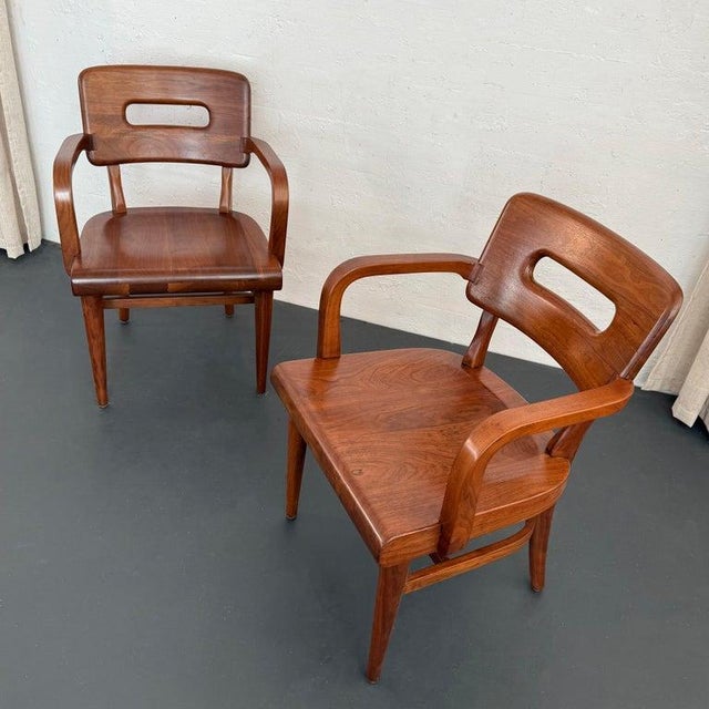 Gunlocke 1950s Pair of Mid-Century Modern Walnut Armchairs by Gunlocke For Sale - Image 4 of 10