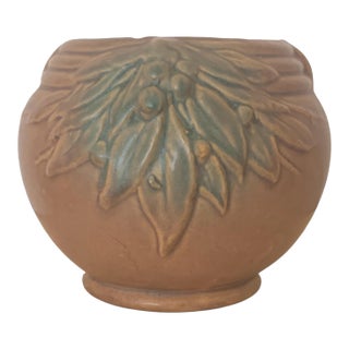 1930s Nelson McCoy Leaf and Berries Cache Pot For Sale